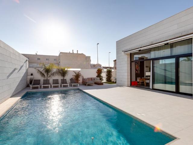 Exclusiva Villa / Chalet en venta Pilar de la Horadada, España