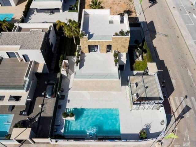 Exclusiva Villa / Chalet en venta Playas de Orihuela, Comunidad Valenciana