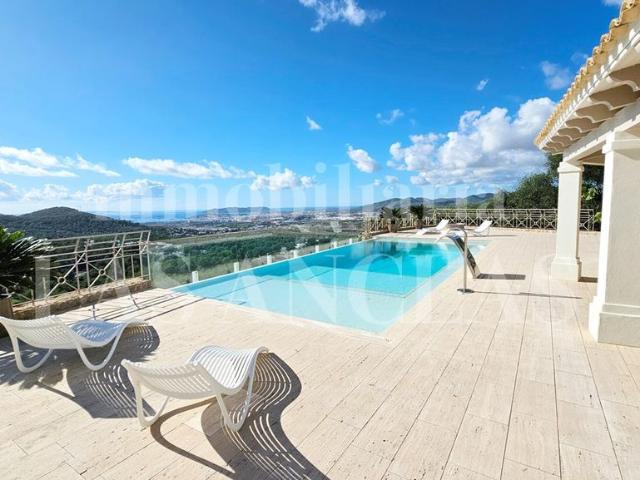 Exclusiva Villa / Chalet en venta Santa Eulalia del Río, España
