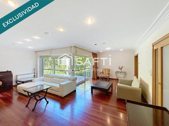 Exclusiva Villa / Chalet en venta Santiago de Compostela, España