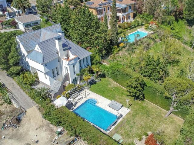 Exclusiva Villa / Chalet en venta Torrelodones, España