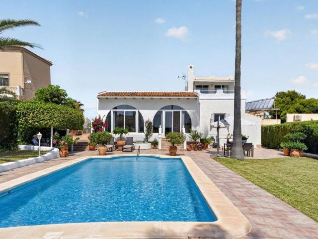 Exclusiva Villa / Chalet en venta Torrevieja, Comunidad Valenciana