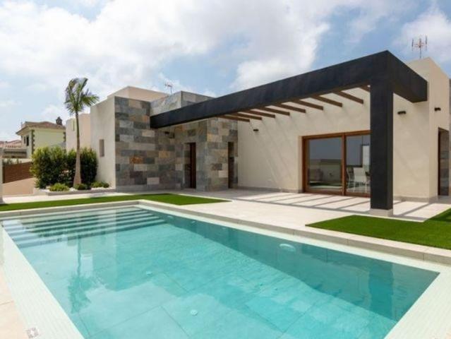 Exclusiva Villa / Chalet en venta Torrevieja, Comunidad Valenciana