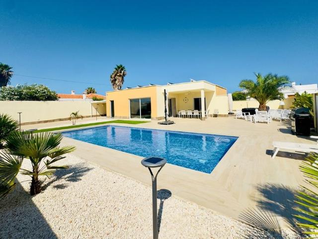 Exclusiva Villa / Chalet en venta Torrevieja, Comunidad Valenciana