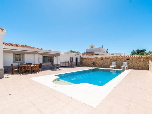 Exclusiva Villa / Chalet en venta Torrevieja, España