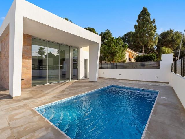 Exclusiva Villa / Chalet en venta Torrevieja, España