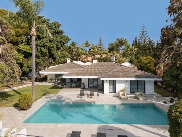 Exclusiva Villa / Chalet en venta Urbanización Marbella Este, Andalucía
