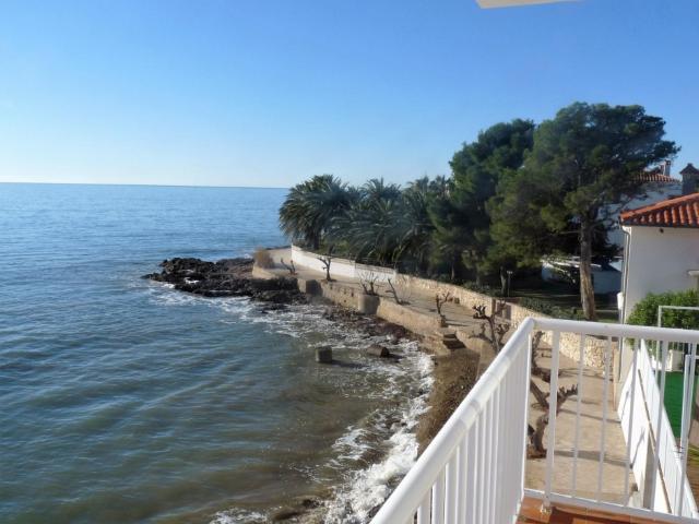 EXCLUSIVA VILLA A LA ORILLA DEL MAR! Oportunidad