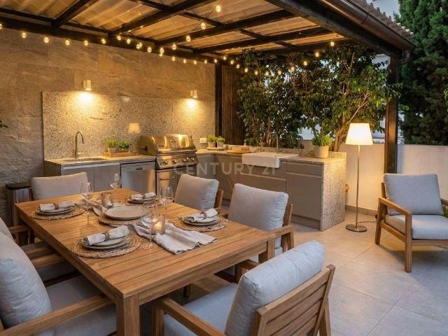 Exclusiva Villa do Século XIX com Piscina Interior em Parede, Cascais