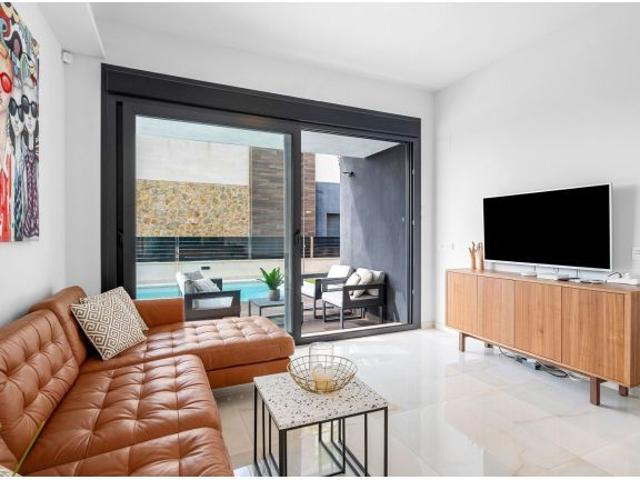 Exclusiva villa de 4 dormitorios con piscina privada en Lomas de Cabo Roig