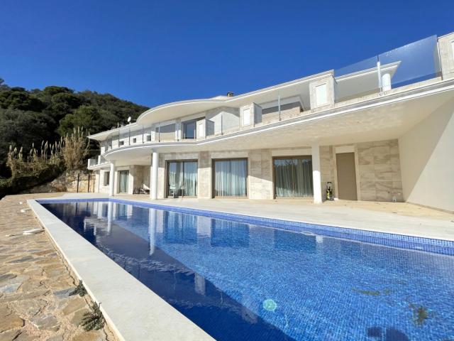 EXCLUSIVA VILLA de ALTO STANDING con VISTAS AL MAR