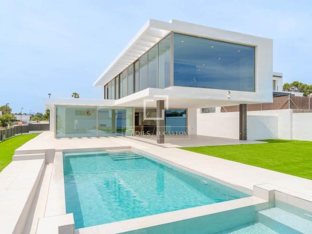 Exclusiva villa de diseño contemporáneo en Santa Apolonia, u. 547m² Torrent