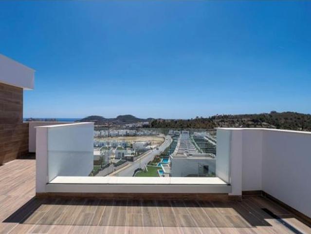 EXCLUSIVA VILLA DE DISEÑO CON VISTAS PANORÁMICAS AL MAR Y AL PUIG CAMPANA