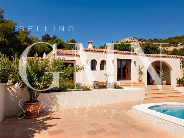 EXCLUSIVA VILLA DE ESTILO IBICENCO EN ALTEA