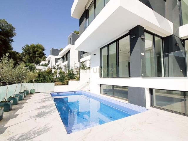 EXCLUSIVA VILLA DE LUJO A 10 MINUTOS DE LA PLAYA