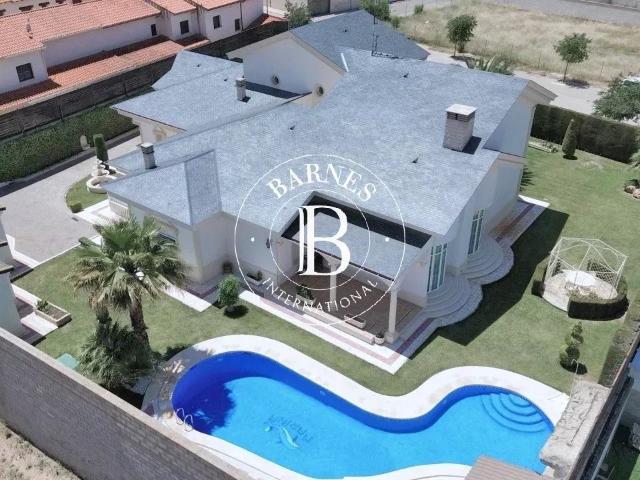 Exclusiva villa de lujo con jardín y piscina en Quintanar de. 500m² Quintanar de la Orden