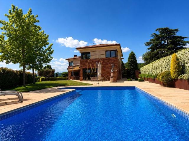 Exclusiva villa de lujo con jardín y piscina privada
