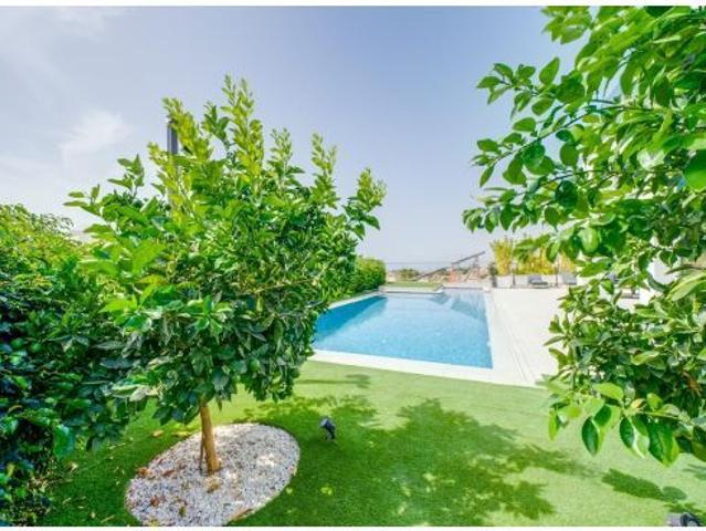 EXCLUSIVA VILLA DE LUJO CON VISTAS AL MAR