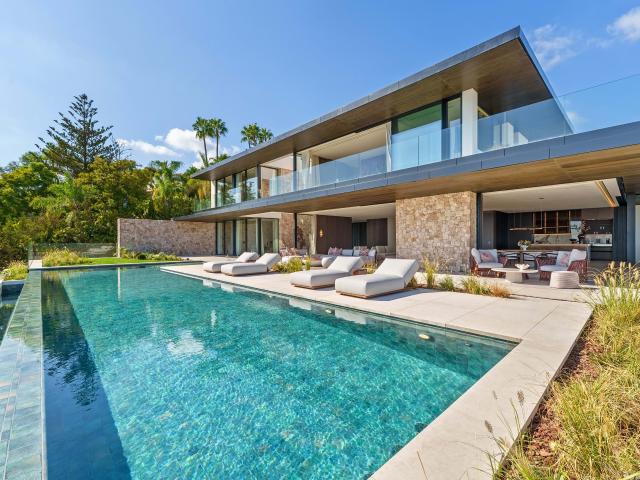 Exclusiva Villa de Lujo con Vistas Panorámicas en El Herrojo Alto