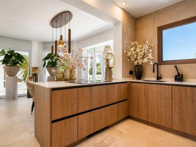 EXCLUSIVA VILLA DE UNA SOLA PLANTA TOTALMENTE RENOVADA EN 2025 CON LAS MEJORES CALIDADES
