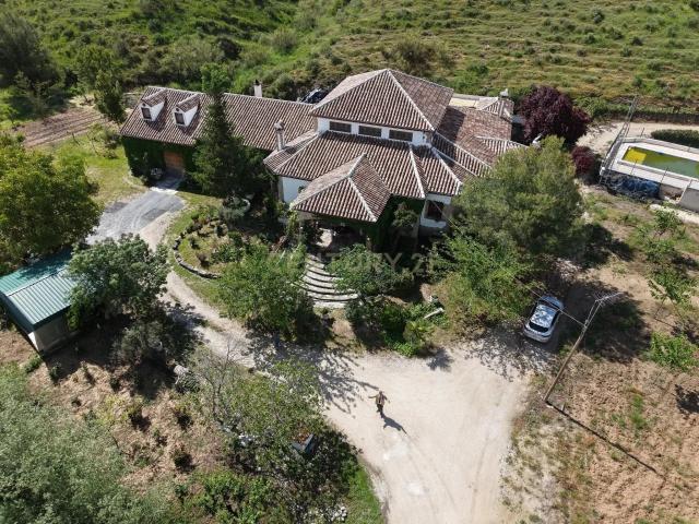 EXCLUSIVA VILLA EN HUELMA