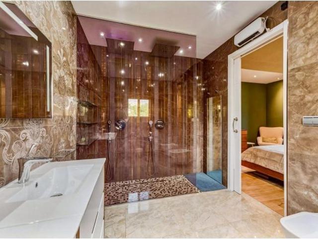 EXCLUSIVA VILLA EN LA NUCIA