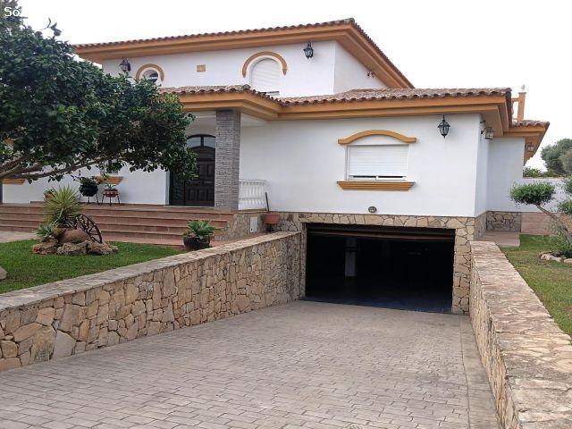 EXCLUSIVA VILLA EN LAS VEGUETAS CHICLANA