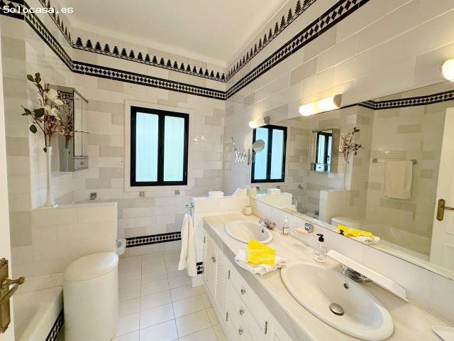 Exclusiva villa en primera línea de golf en El Paraíso, Benahavís – lujo, privacidad y vistas espect