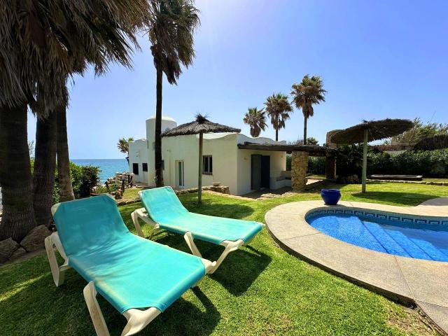 Exclusiva Villa En Primera Línea De Playa Enclavada en la pr. 191m² Manilva