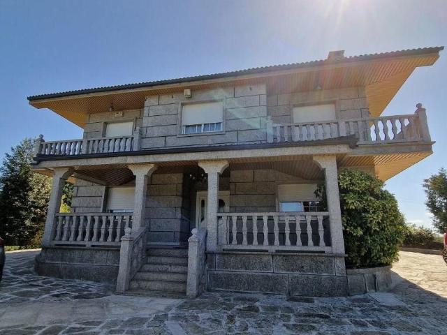 Villa / Chalet de 320 m2 en venta en Orense, España