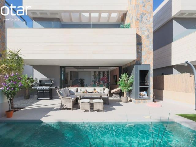 Exclusiva Villa / Chalet en venta Los Alcázares, España