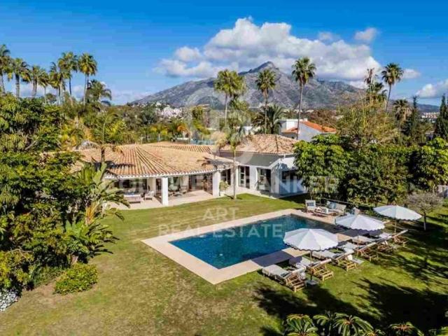 Exclusiva Villa / Chalet de 722 m2 en venta en Marbella, España