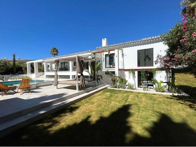 Exclusiva Villa en venta Urbanización Marbella Este, Andalucía