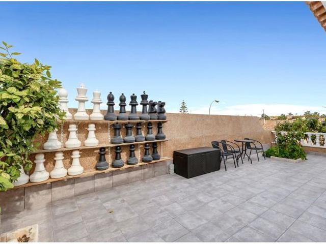 Exclusiva villa independiente de estilo mediterráneo con vistas al mar y piscina privada
