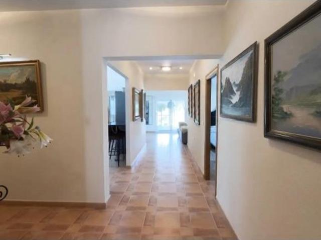 Exclusiva villa independiente de lujo con piscina infinity, jacuzzi y parcela de 8.000 m2