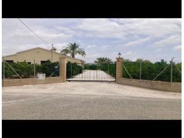 Exclusiva villa independiente en alquiler en Elche