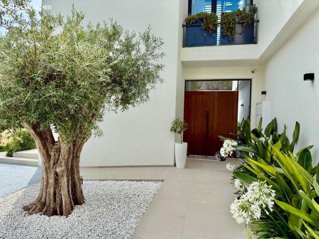 EXCLUSIVA VILLA MODERNA CON VISTAS