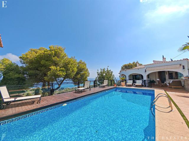 Exclusiva villa mediterránea con vistas panorámicas al mar e. 288m² Dénia