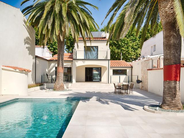 Exclusiva villa renovada con amarre en el canal ancho de Emp. 127m² Empuriabrava