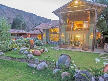 EXCLUSIVA Y AMPLIA CASA A LAS ORILLAS DEL RÍO EN EL VALLE SAGRADO