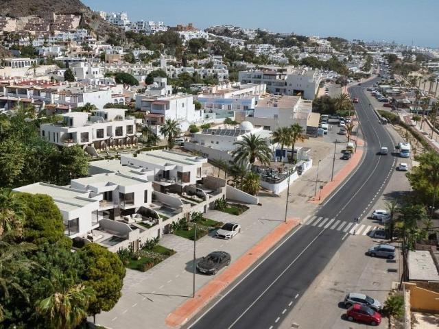 Exclusivas casas de obra nueva en primera línea de playa en. 176m² Mojácar