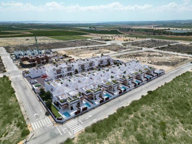 Exclusivas viviendas pareadas de obra nueva en Vistabella Golf, llave en mano