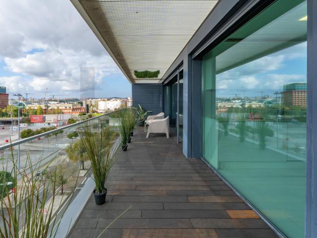 Exclusive 3 bedroom rental in Lisbon Live with Style and Sophistication in front of Estádio da Luz