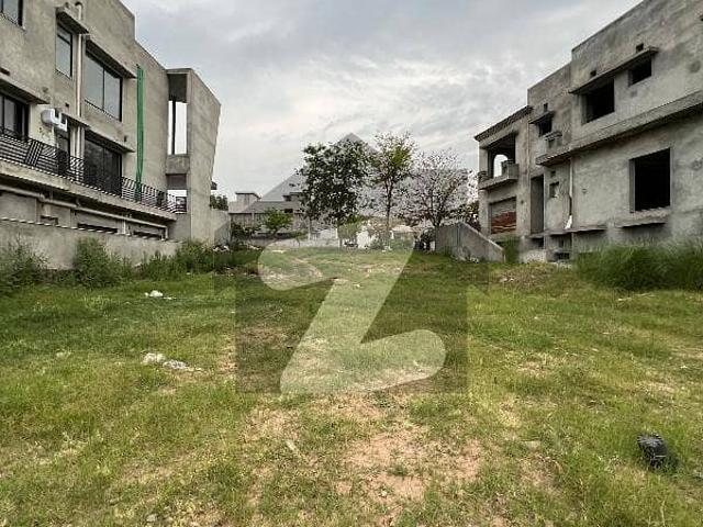 Exclusive 1 Kanal Back Open Plot Ideal for Luxury Living