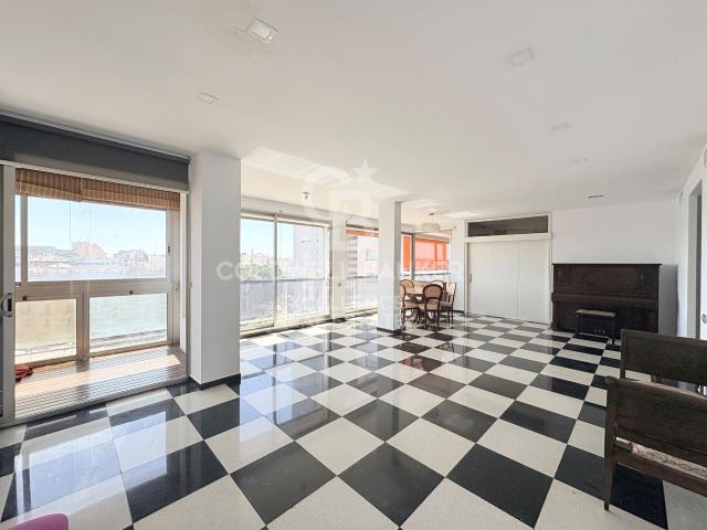 Exclusive 225 m² home with 2 terraces, garage and views of Puerta del Mar