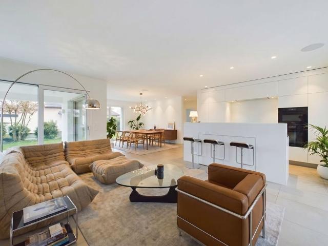 Exclusive 4.5 room garden apartment with loggia, terrace and private garden