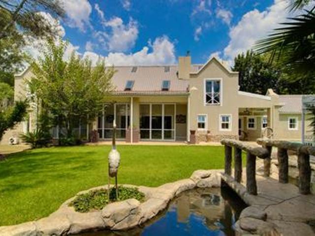 exclusive 4 bedroom oasis with unmat.