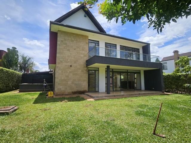 Exclusive 4 Bedroom Townhouse All En suite Plus SQ For Sale in Ridgeways