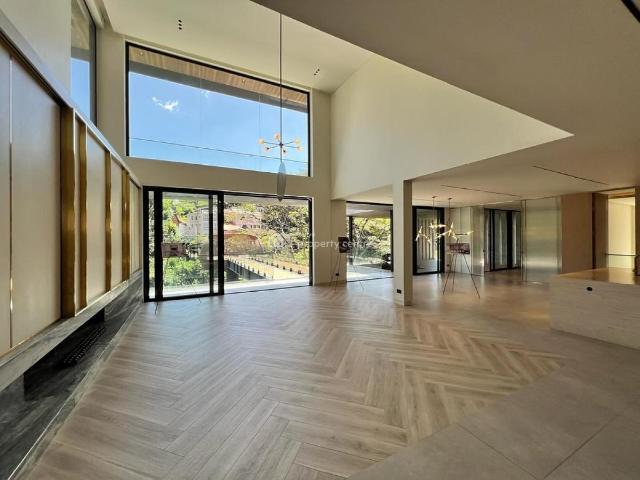 Exclusive 5 bedroom Architectural Masterpiece
