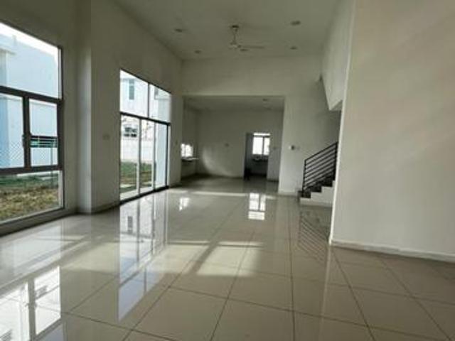 Exclusive 5 Bedroom SemiDetached House For Sale In Lunas
